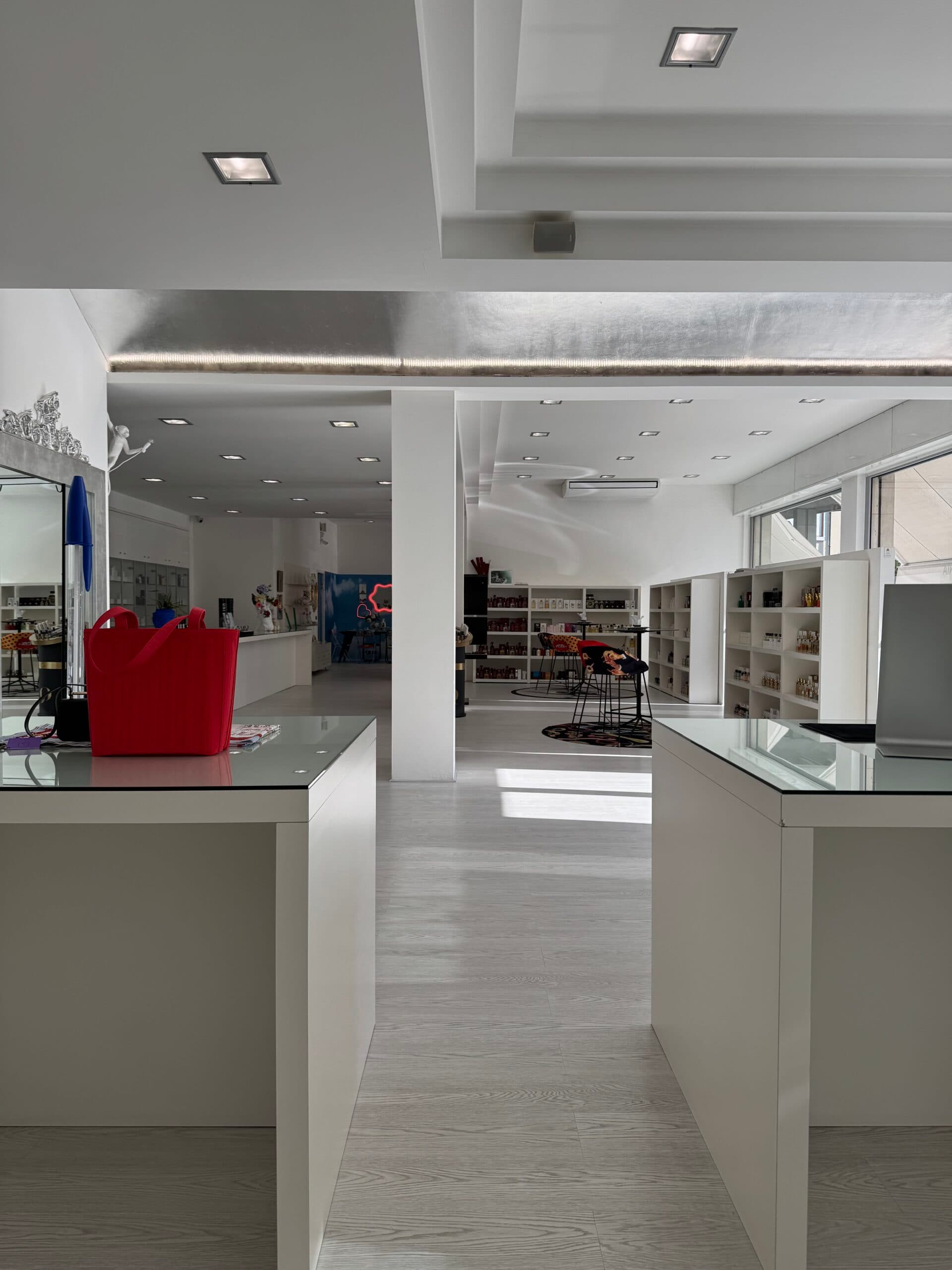 Il concept store Profumania a Sarezzo (Brescia)